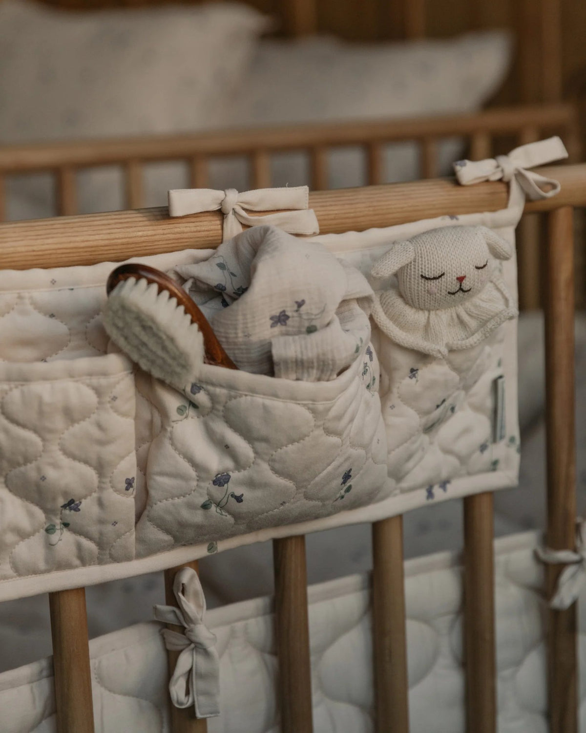 Garbo & Friends Bed Pocket Viola – styled on the bed