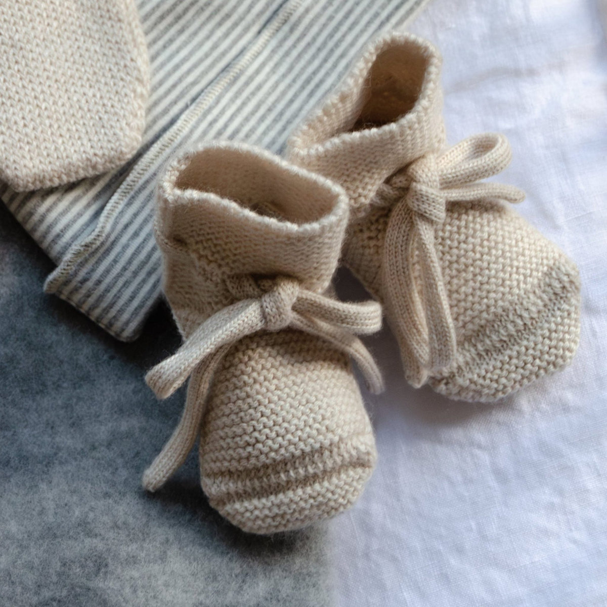 Hvid Baby Booties Cream – merino wool baby booties, photo 2