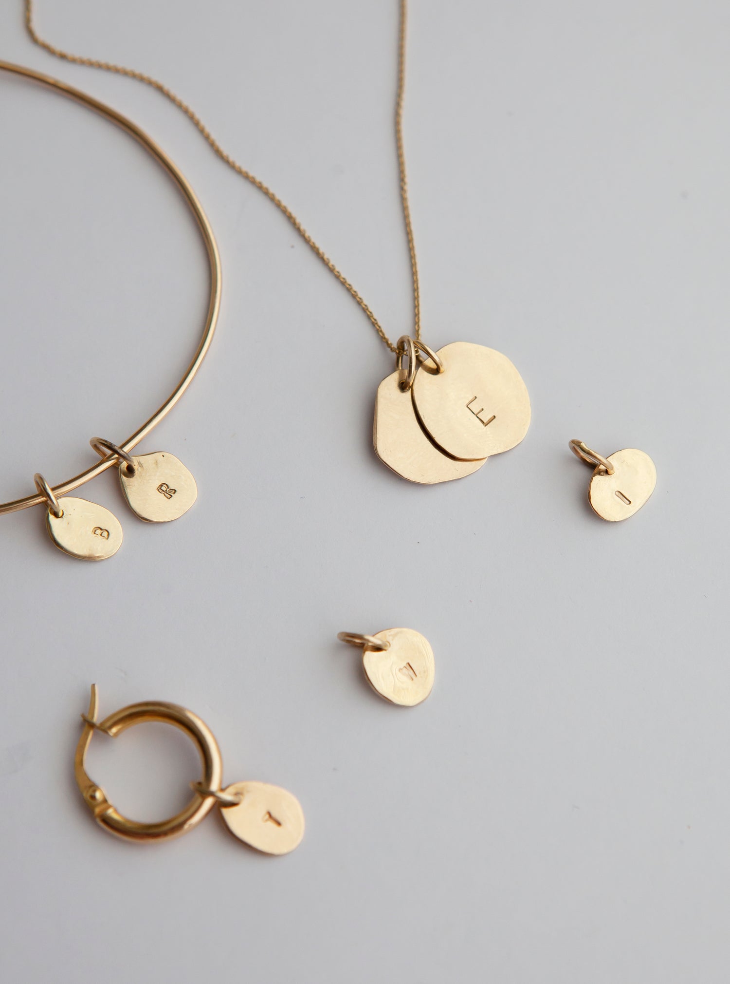 Hangertje Met Initiaal Klein 14K Goud