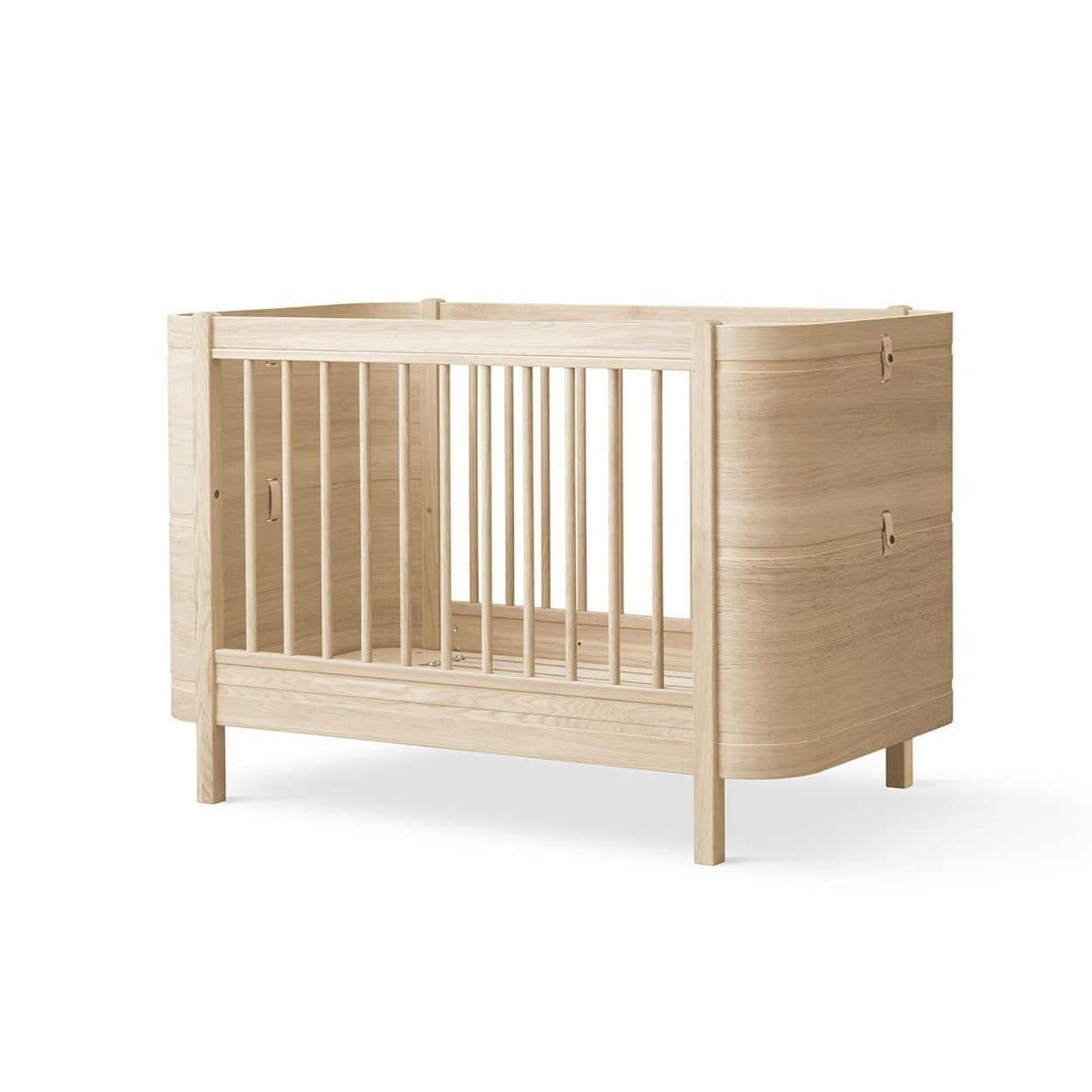 Wood Mini+ Cot Bed Incl. Junior Kit I Oak