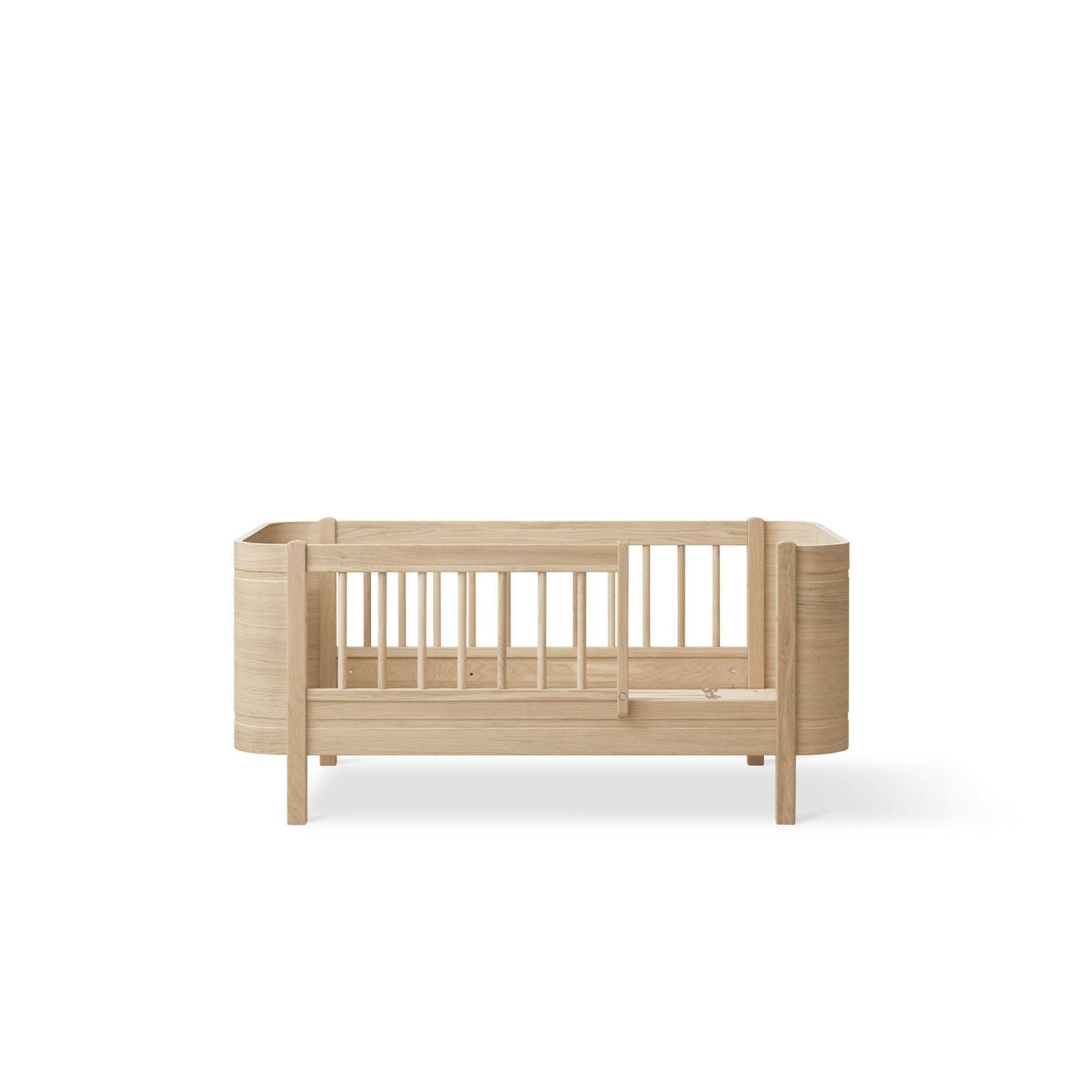 Wood Mini+ Cot Bed Incl. Junior Kit I Oak
