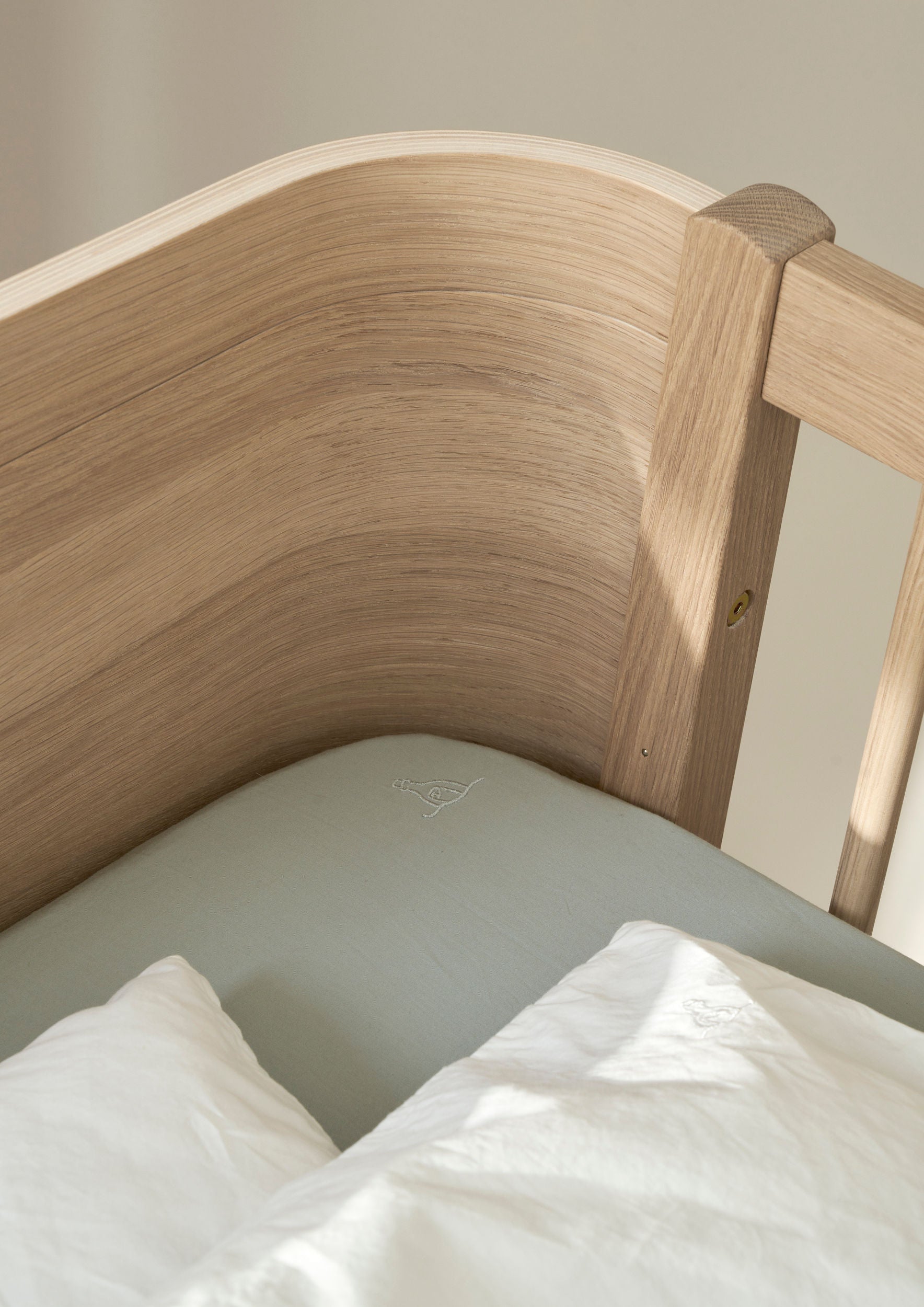 Wood Mini+ Cot Bed Incl. Junior Kit I Oak