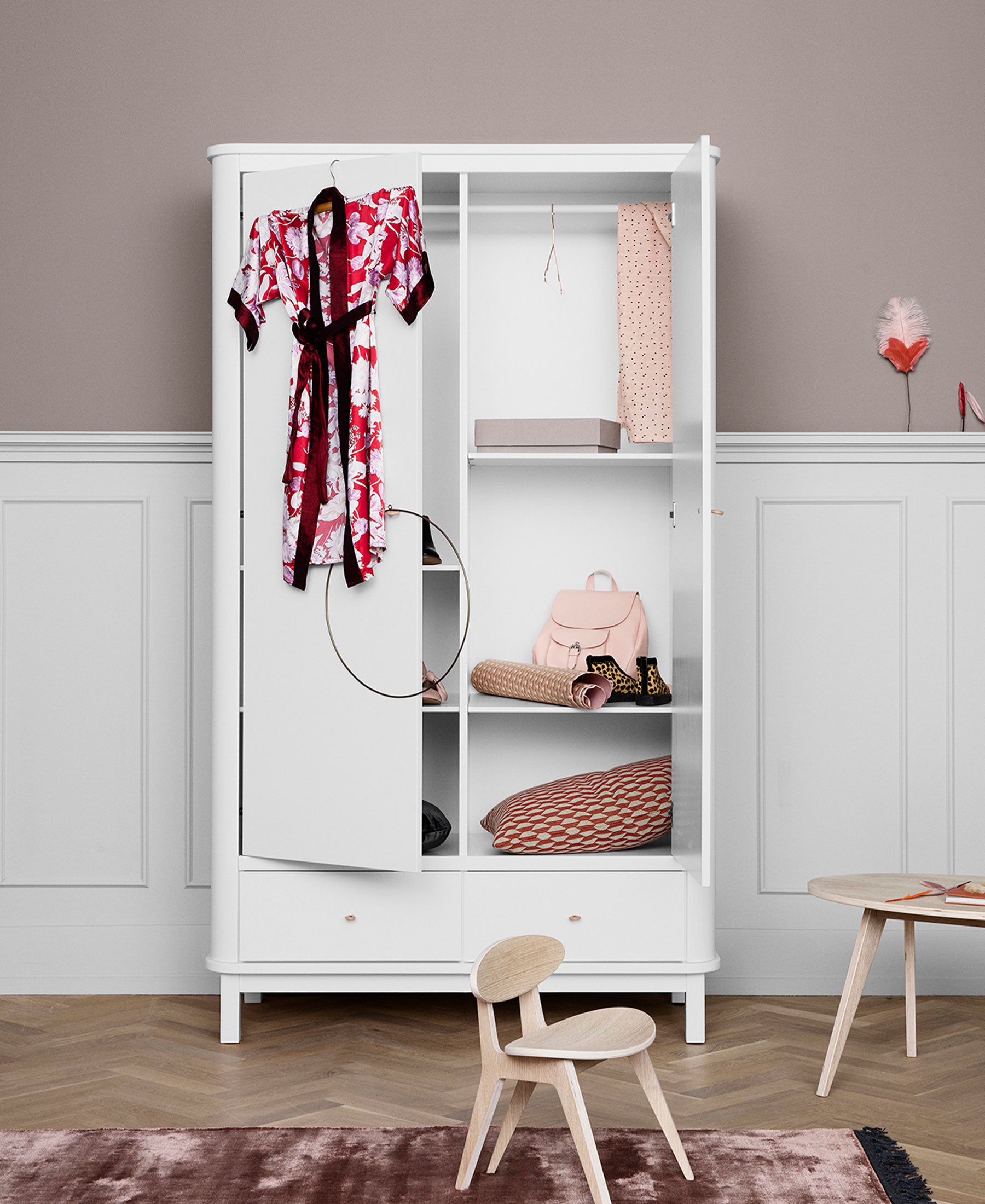 Featuring flexible shelving and a fixed hanging rod.