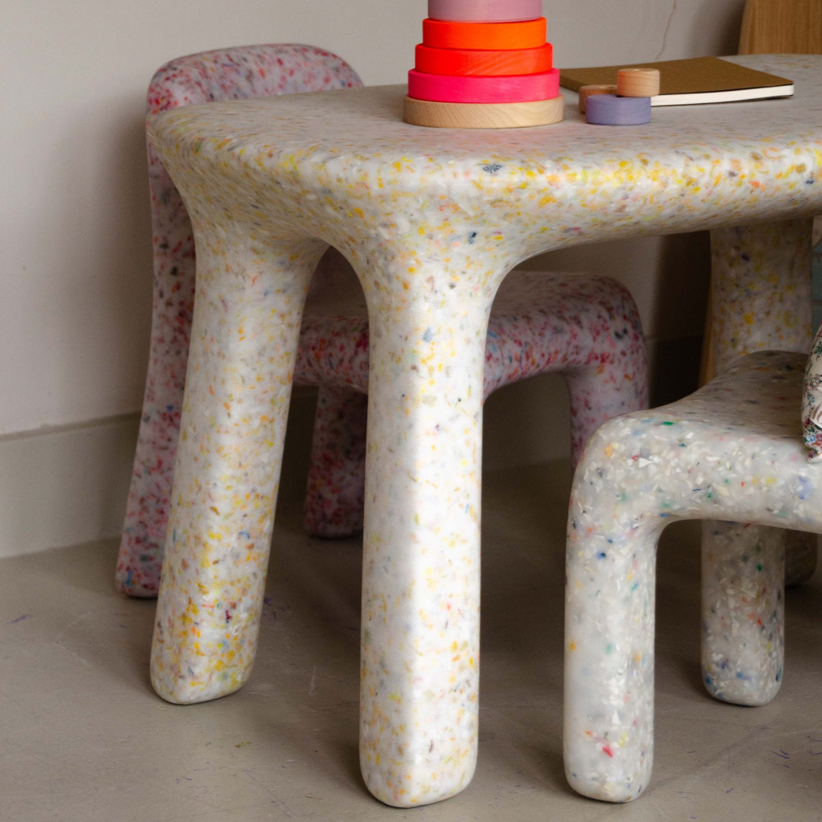 EcoBirdy Luisa Table in Vanilla, product photo