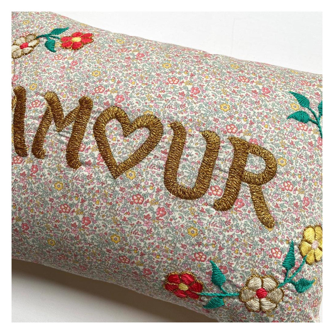 Amour Cushion Gold
