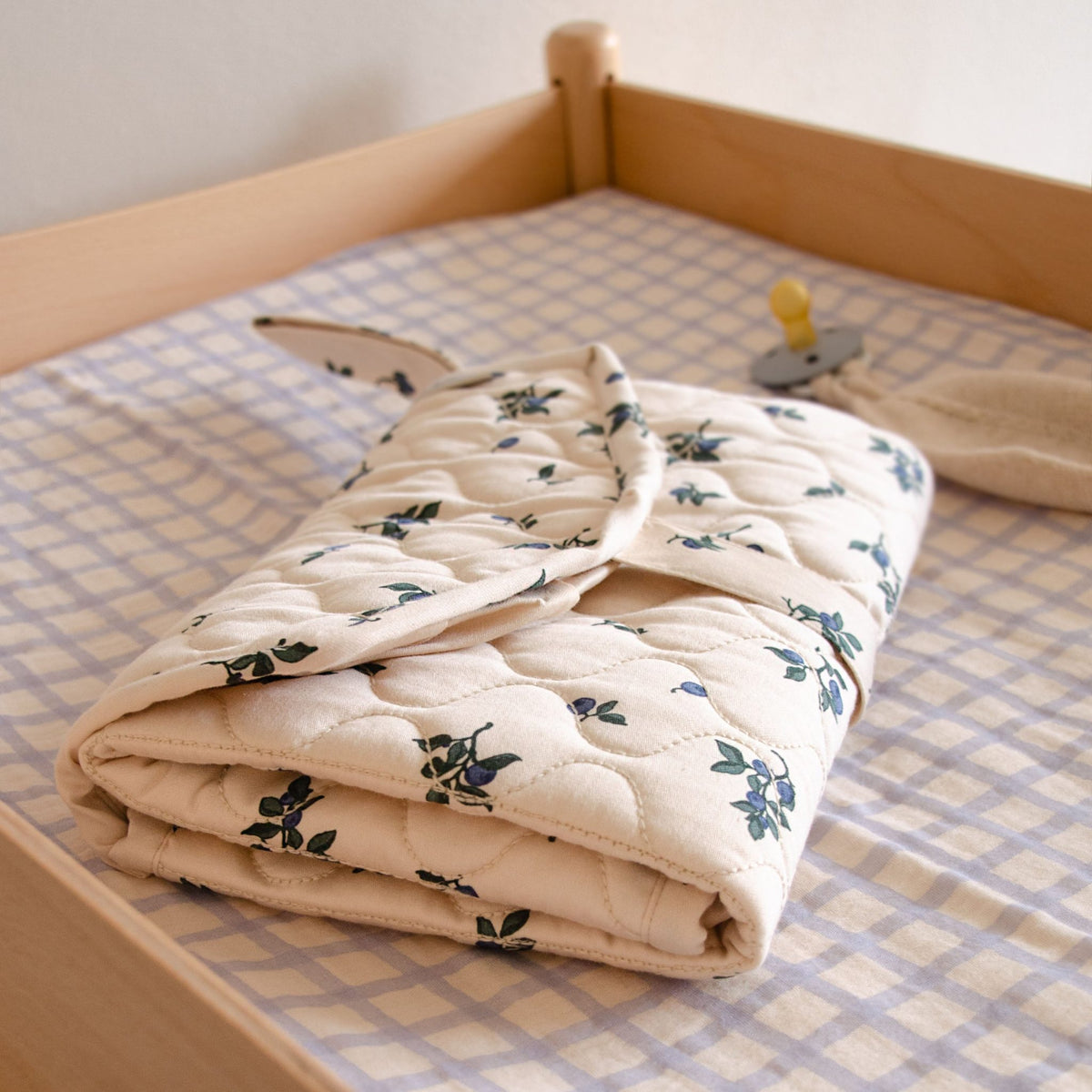 Garbo&Friends Change To Go changing pad in Blueberry print, product photo
