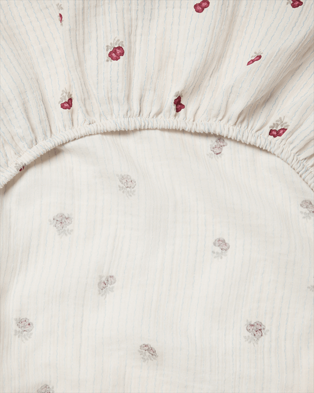 Detail of the Garbo & Friends Muslin Changing Mat Cover Rosehip showing the elastic hem and fine pinstripe muslin