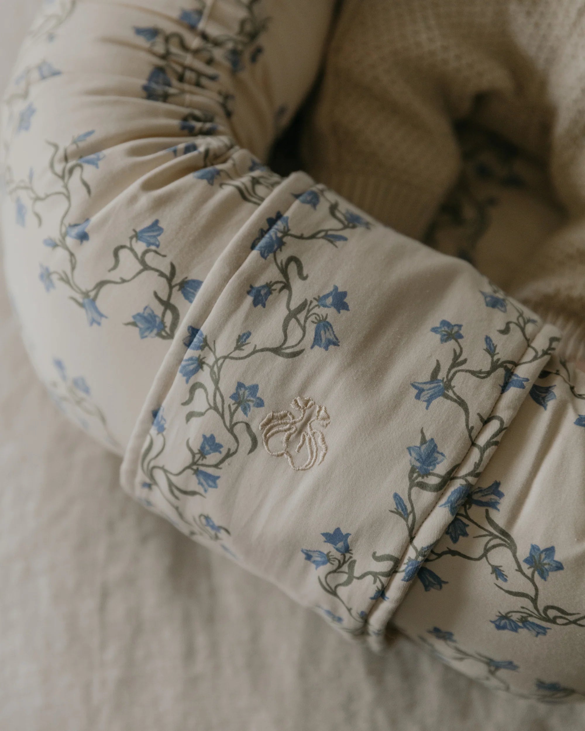 Babynest Bell Flower, organisch katoen | Draagbaar & verstelbaar