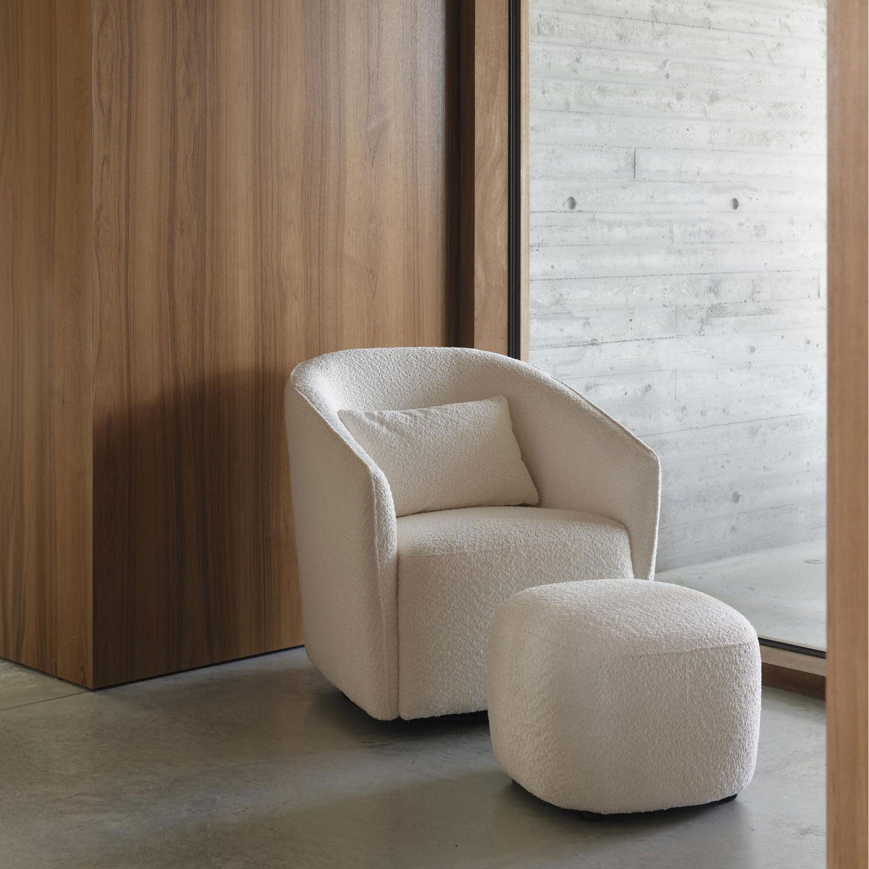 Gomi Gliding & swivel chair - cream