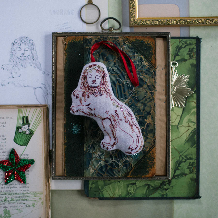 Courageous Lion Token, Ornament