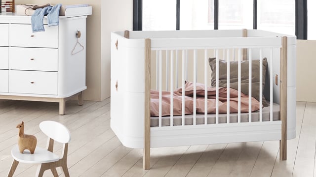 Wood Mini+ Cot Incl. Junior Kit | White