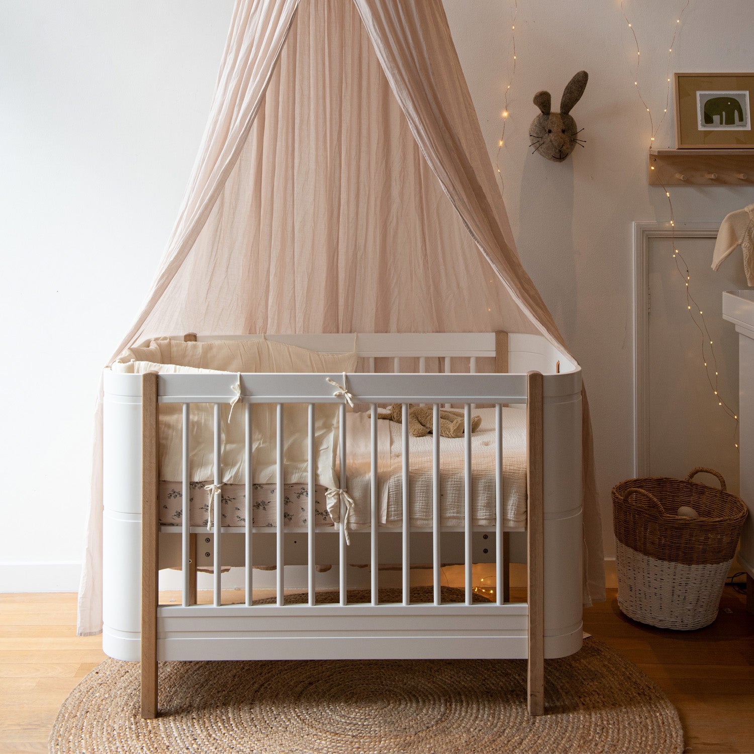 Wood Mini+ Cot Incl. Junior Kit | White/Oak