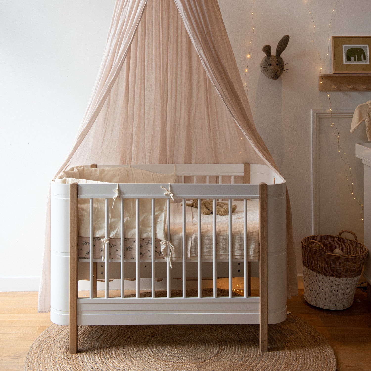 Wood Mini+ Cot Bed Incl. Junior Kit | White/Oak