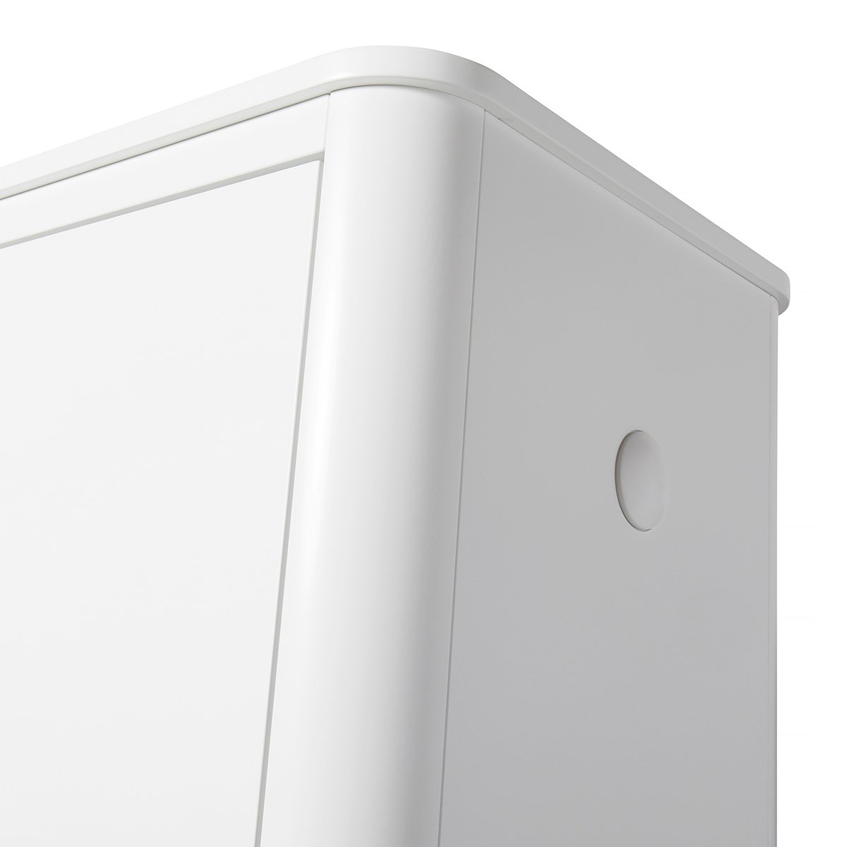 Subtle side hooks that can be pushed in.