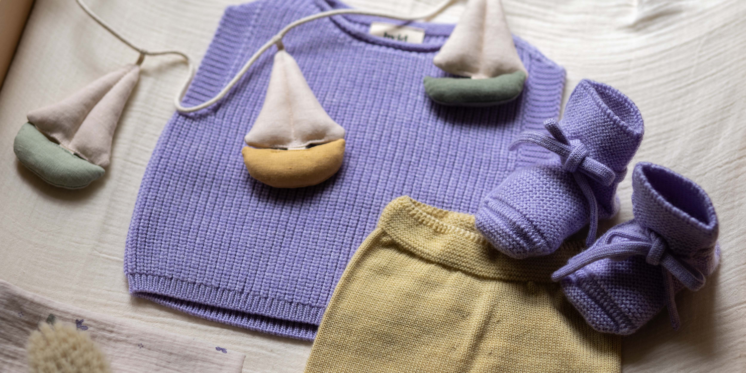 HVID wollen baby dekentjes, knuffels en slofjes.