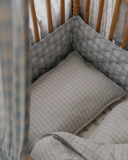Satijnen Gewatteerde Wiegbumper Plaid Blue Sky 