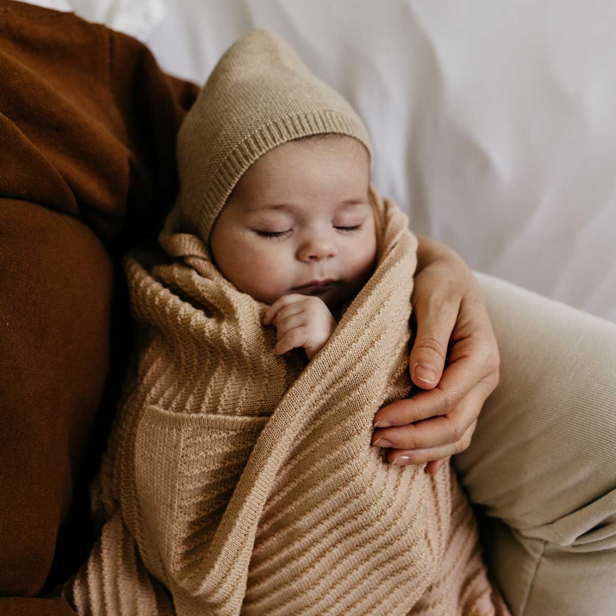 Baby in Merino wool Akira Blanket from Hvid in the color Apricot