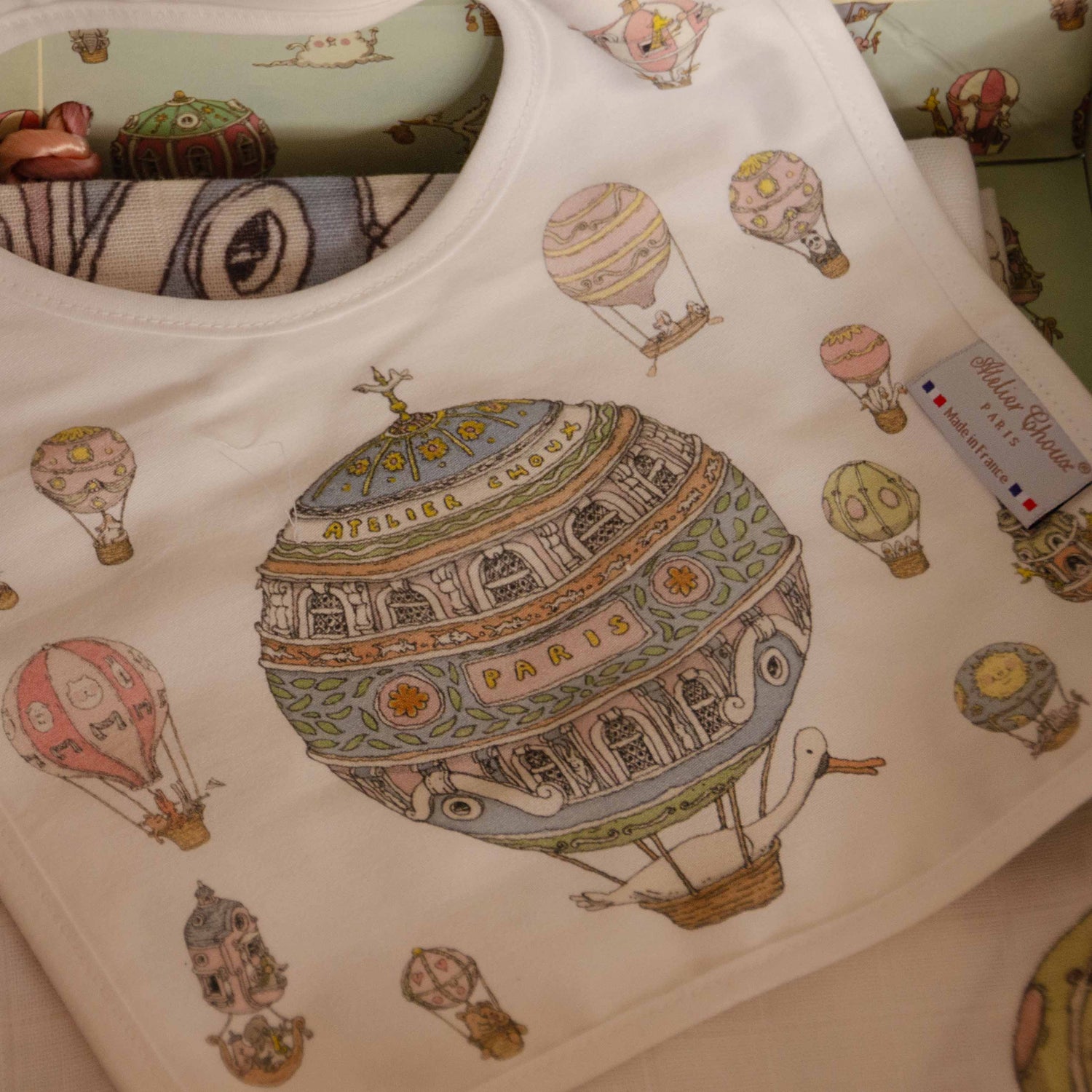 Carré &amp; Satin Bib Set – Hot Air Balloons