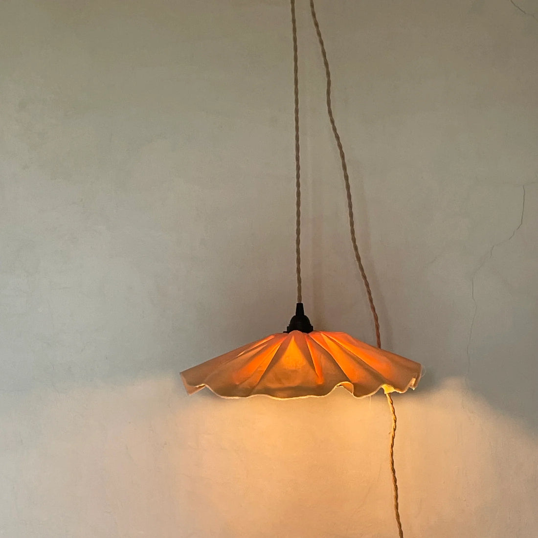 Poppy Pendant Lamp - Rosa Salmon
