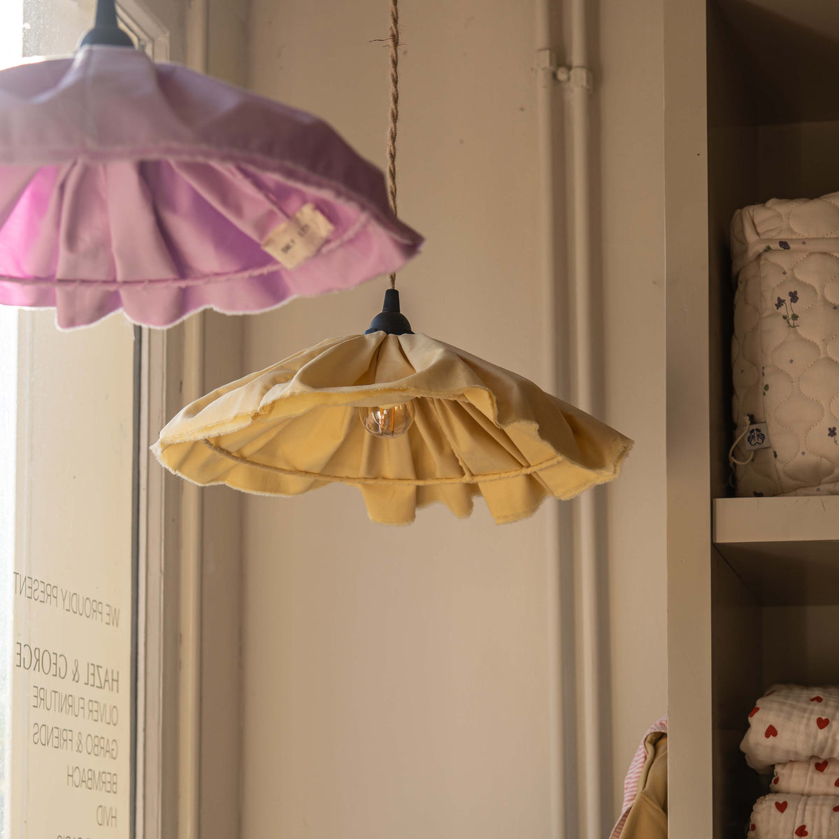 Poppy Pendant Lamp - Amarillo Polvo