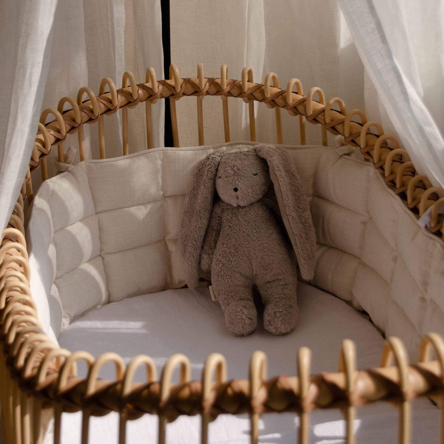 Crib bed bumper in kapok