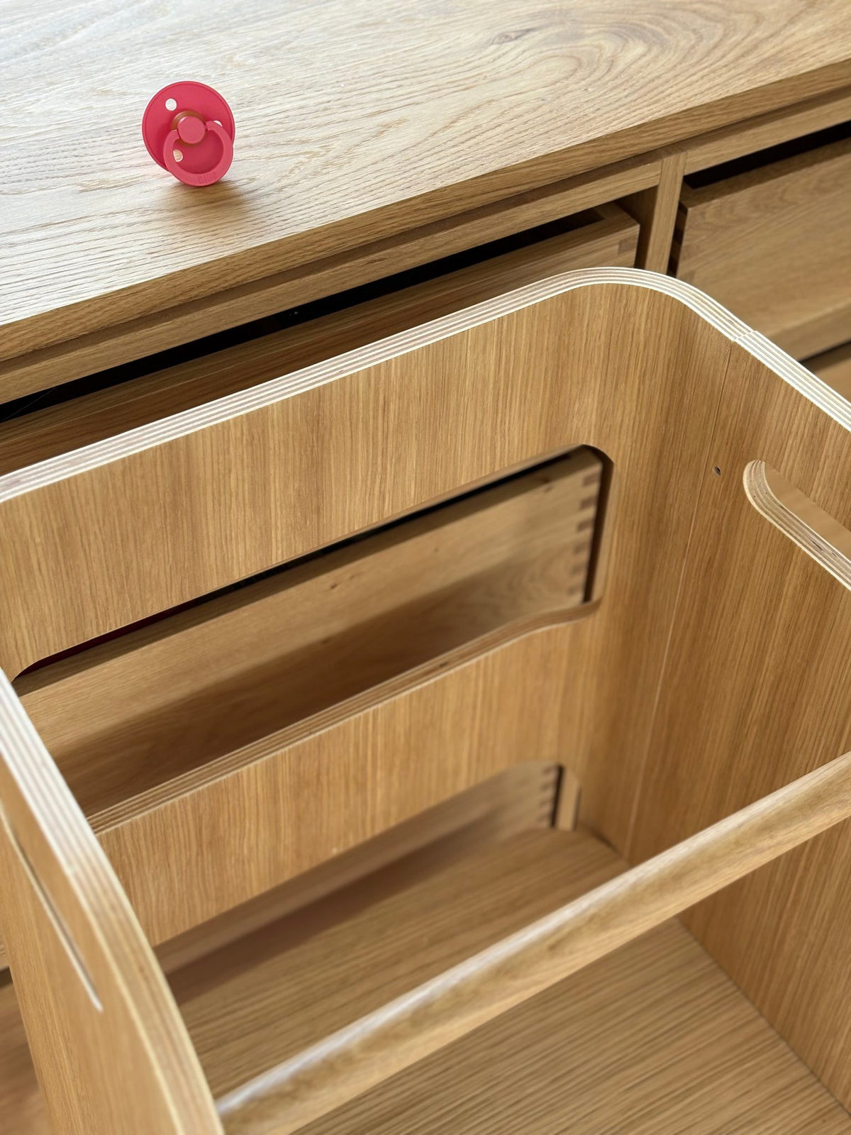 Curve Lab Learning Curve – child using the learning tower in the kitchen