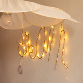Handgemaakte gouden wandlamp met het woord &