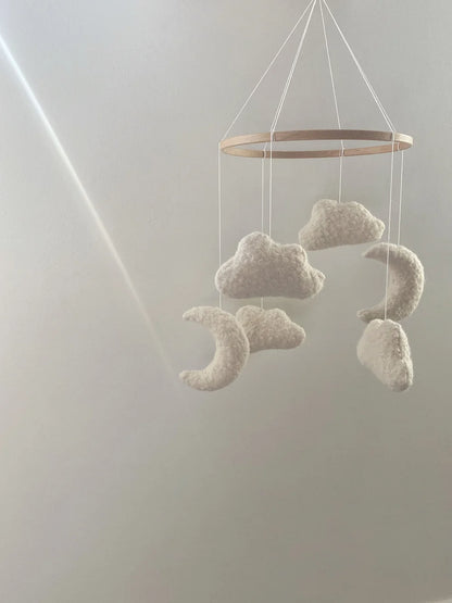Cloud &amp; Moon Mobile in Boucle