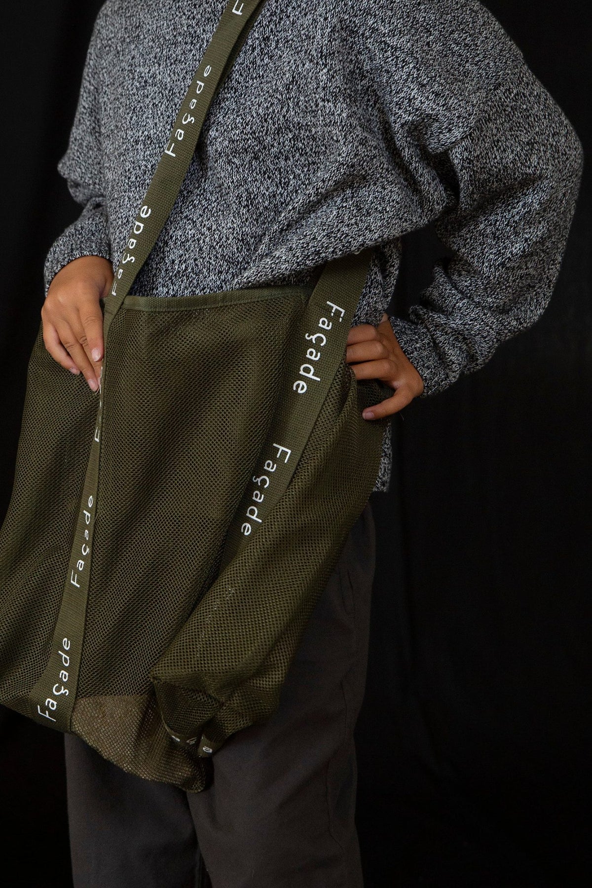 Facade tote bag in Moss Green