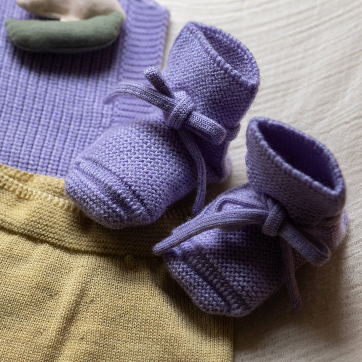 Hvid Baby Booties Lilac – merino wool baby booties