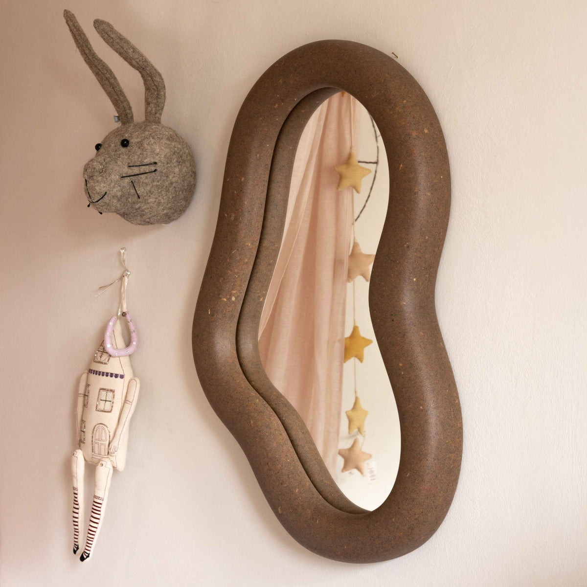 EcoBirdy Marine Mirror in Coffee Brown, detail view