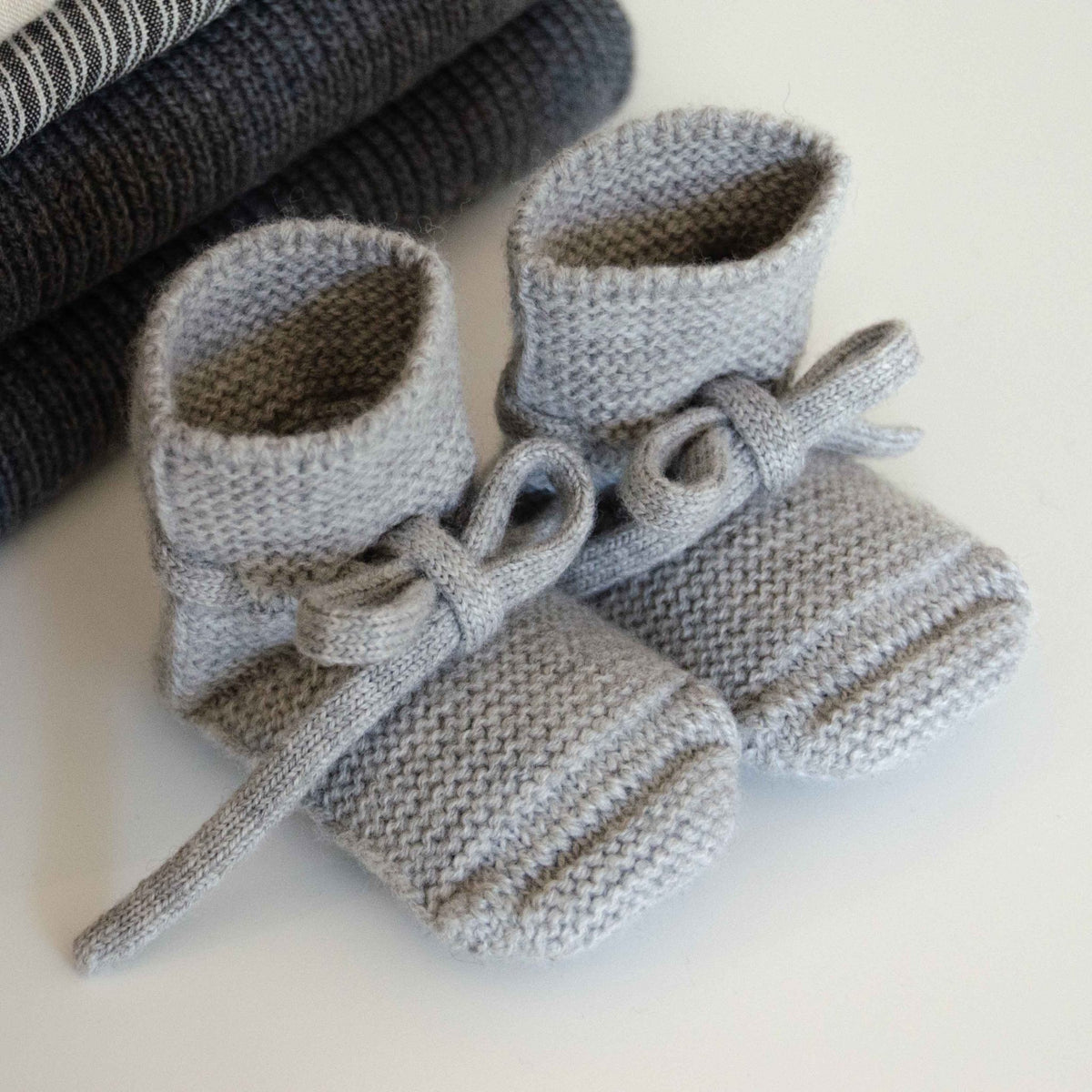 Hvid Baby Booties Grey Melange – merino wool baby booties, photo 2