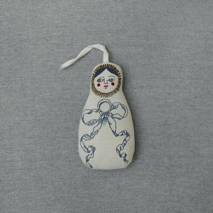 Pop met strik Ornament