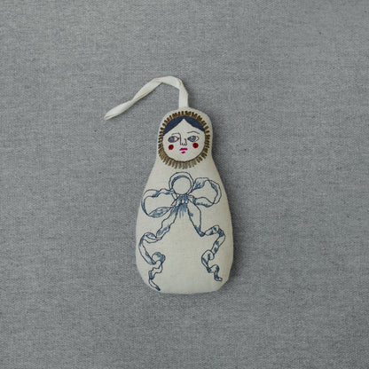 Pop met strik Ornament