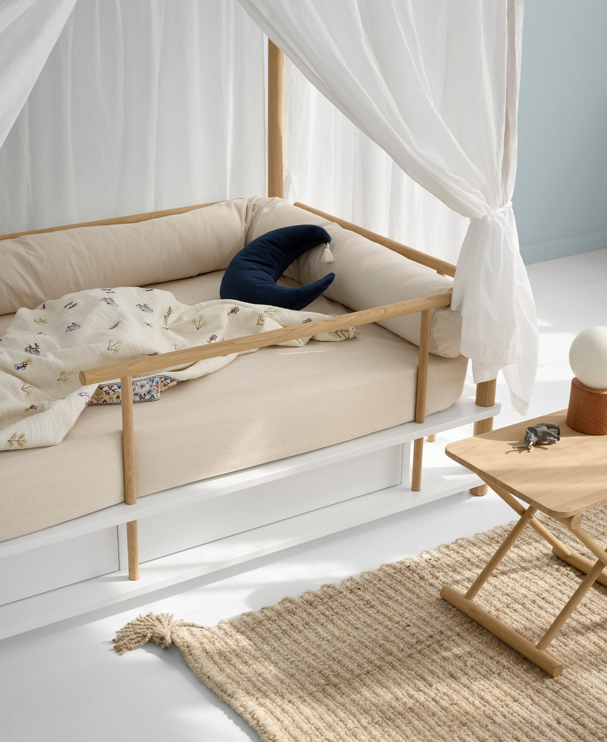 Oliver Furniture Camp Bed Guard – detail view