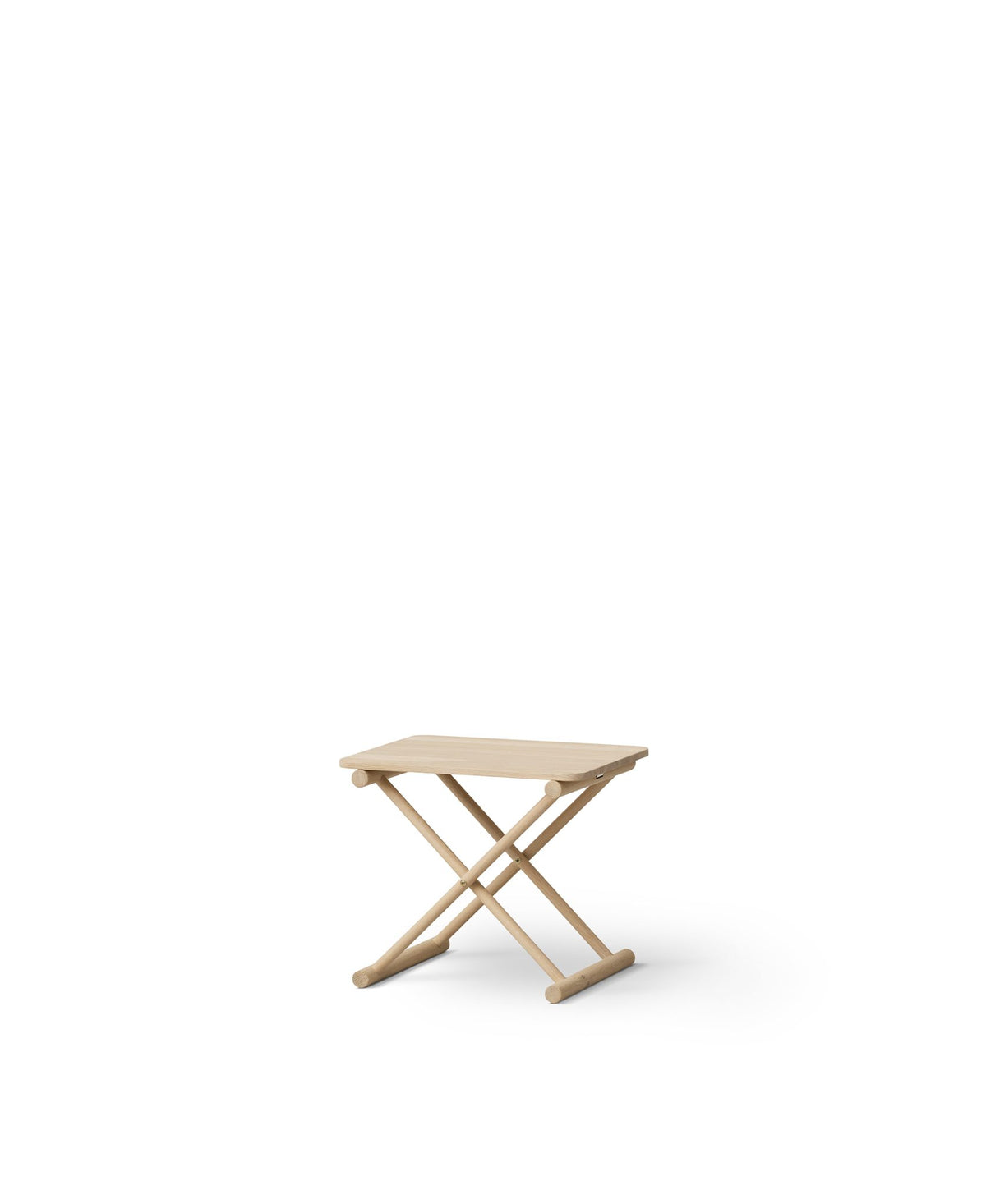 Oliver Furniture Camp Bed Table Low, Oak – lifestyle view