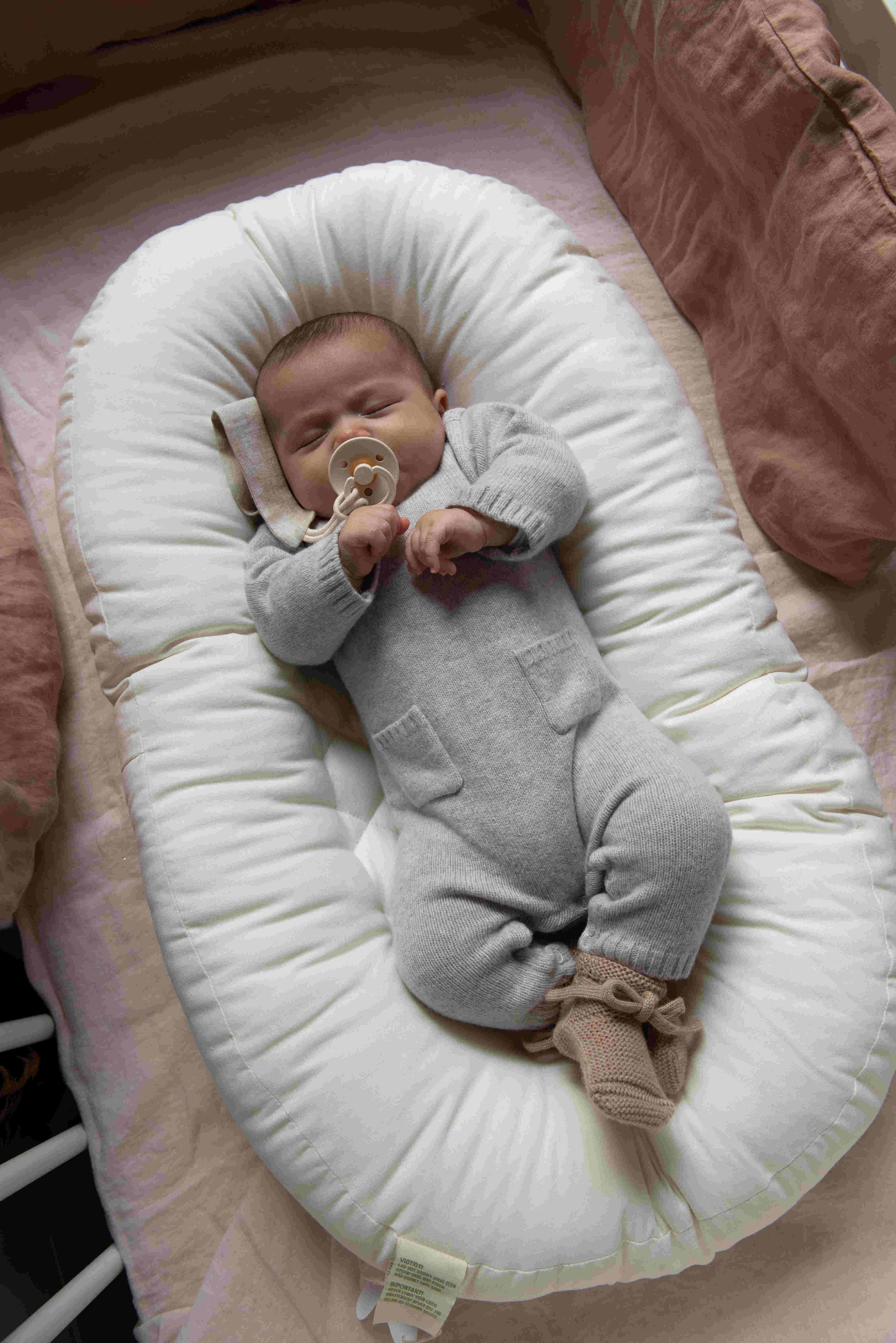 Cocoon Company Baby lounger - natural: safe and cosy!