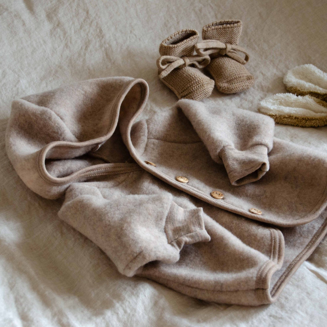 Product photo 2 of the Engel Natur Wool Baby Jacket Sand – The Archive Store