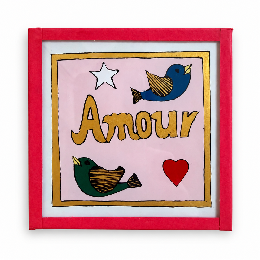 CSAO Goudkleurige letters ‘Amour’ op babyroze met een blauwe en groene vogel, witte ster, rood hart en rode lijst