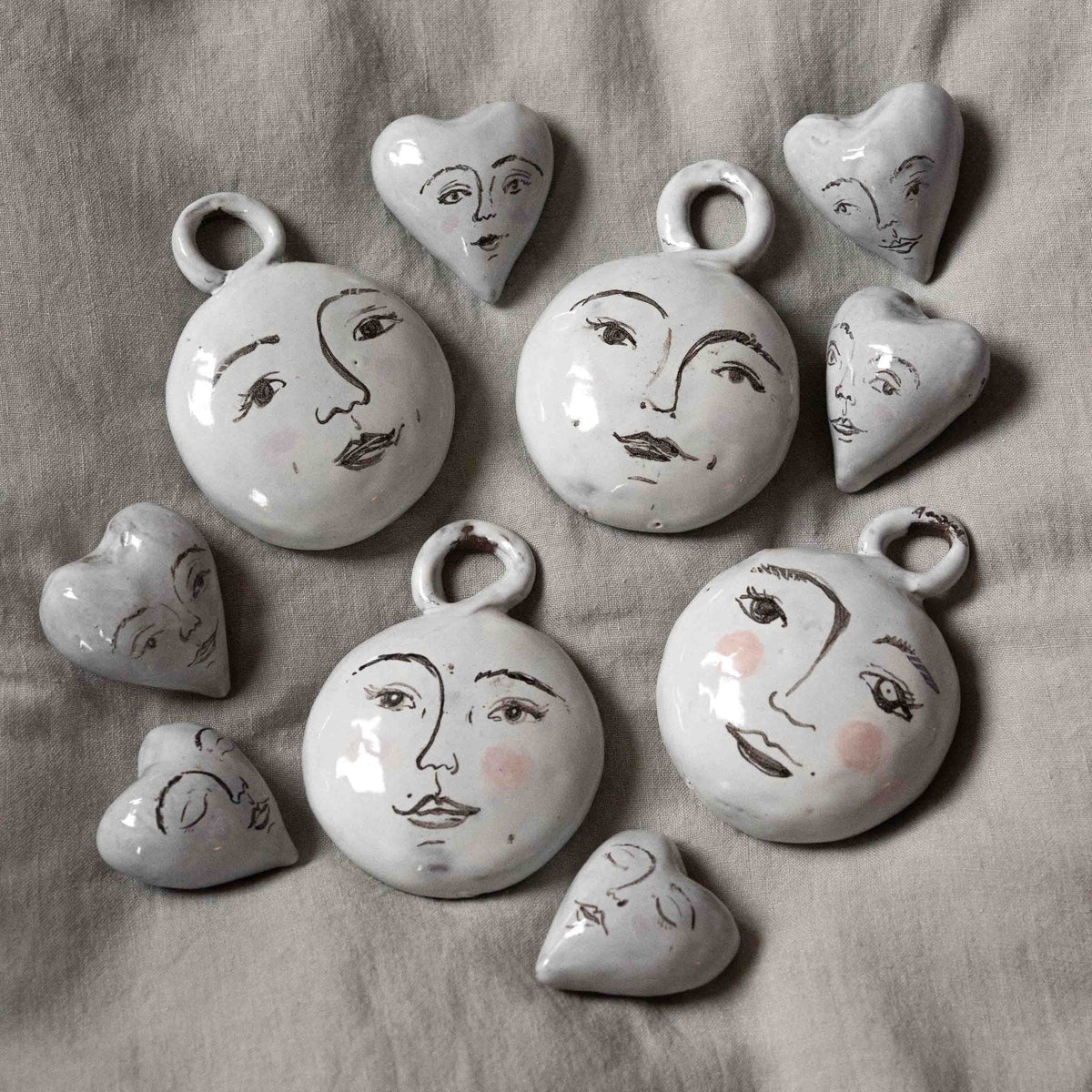 Anouk Kramer Porcelain Moon Face Heart – set of pieces, eyes open