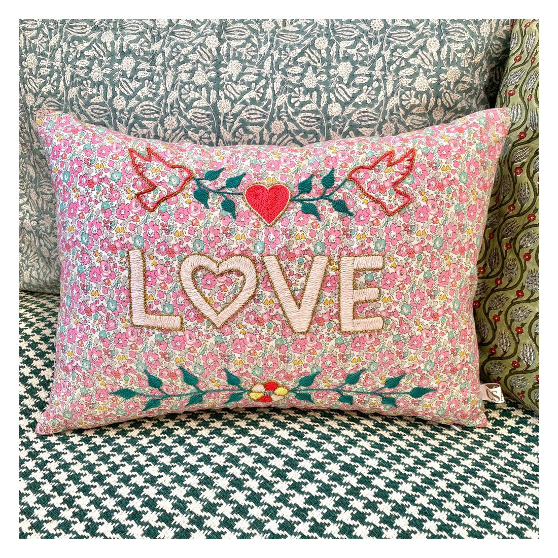 Love Cushion Field FLower Pink