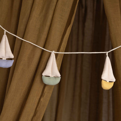 Cala Garland by Dear April with 6 fabric sailboats in green, yellow and blue
