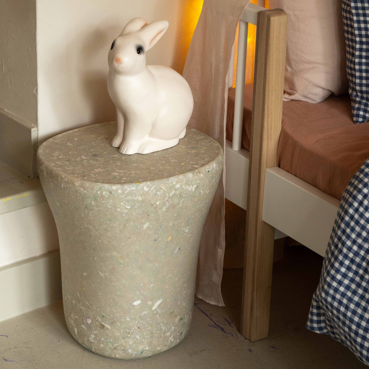 EcoBirdy Judy Side Table in Faded White, detail view