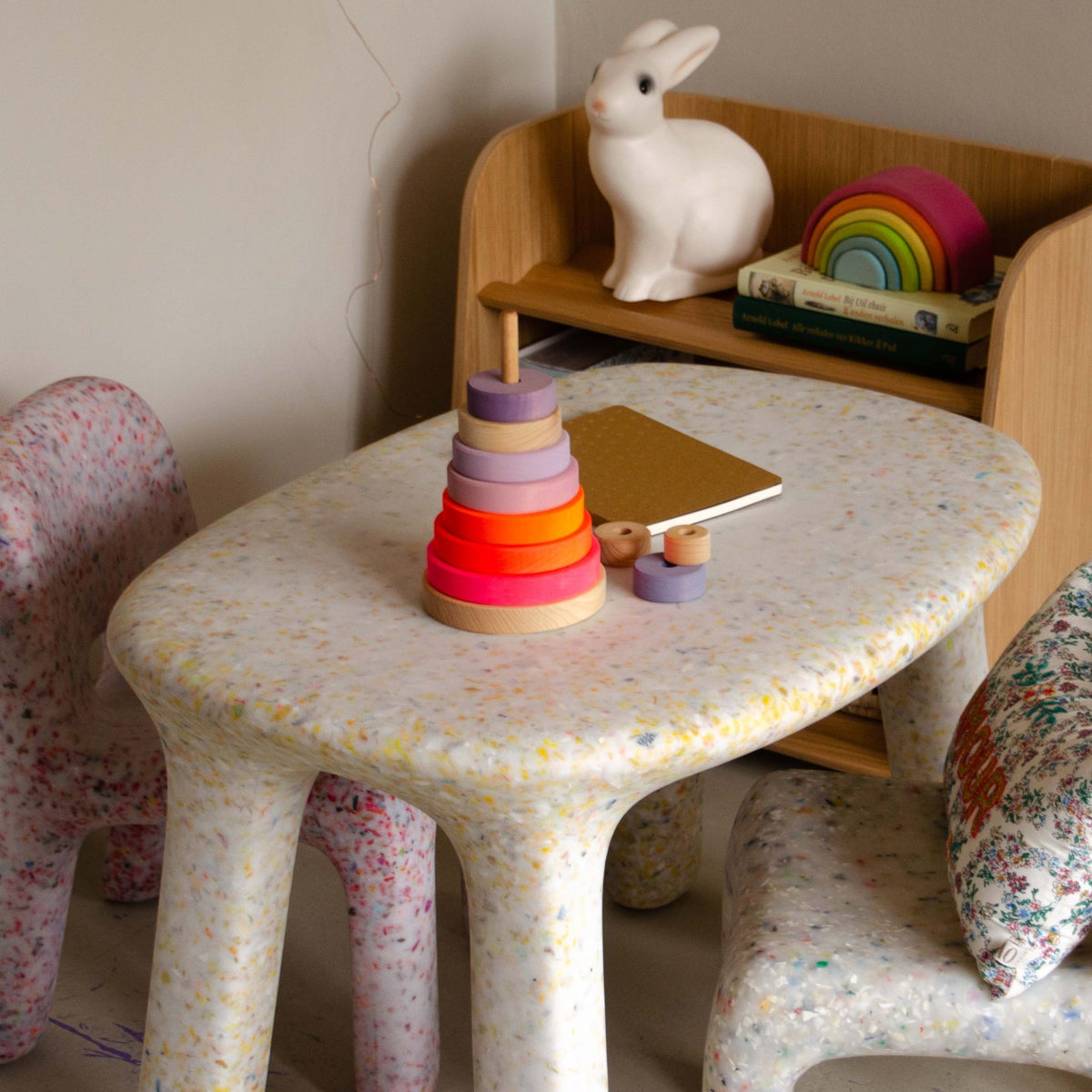 EcoBirdy Luisa Table in Vanilla, detail view