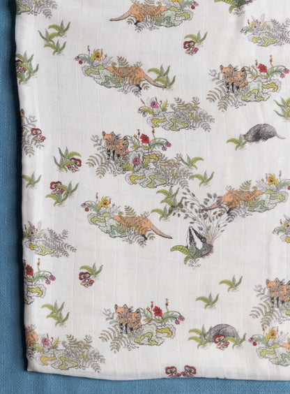 Baby muslin with hiding foxes and rabbit prit by Forivor