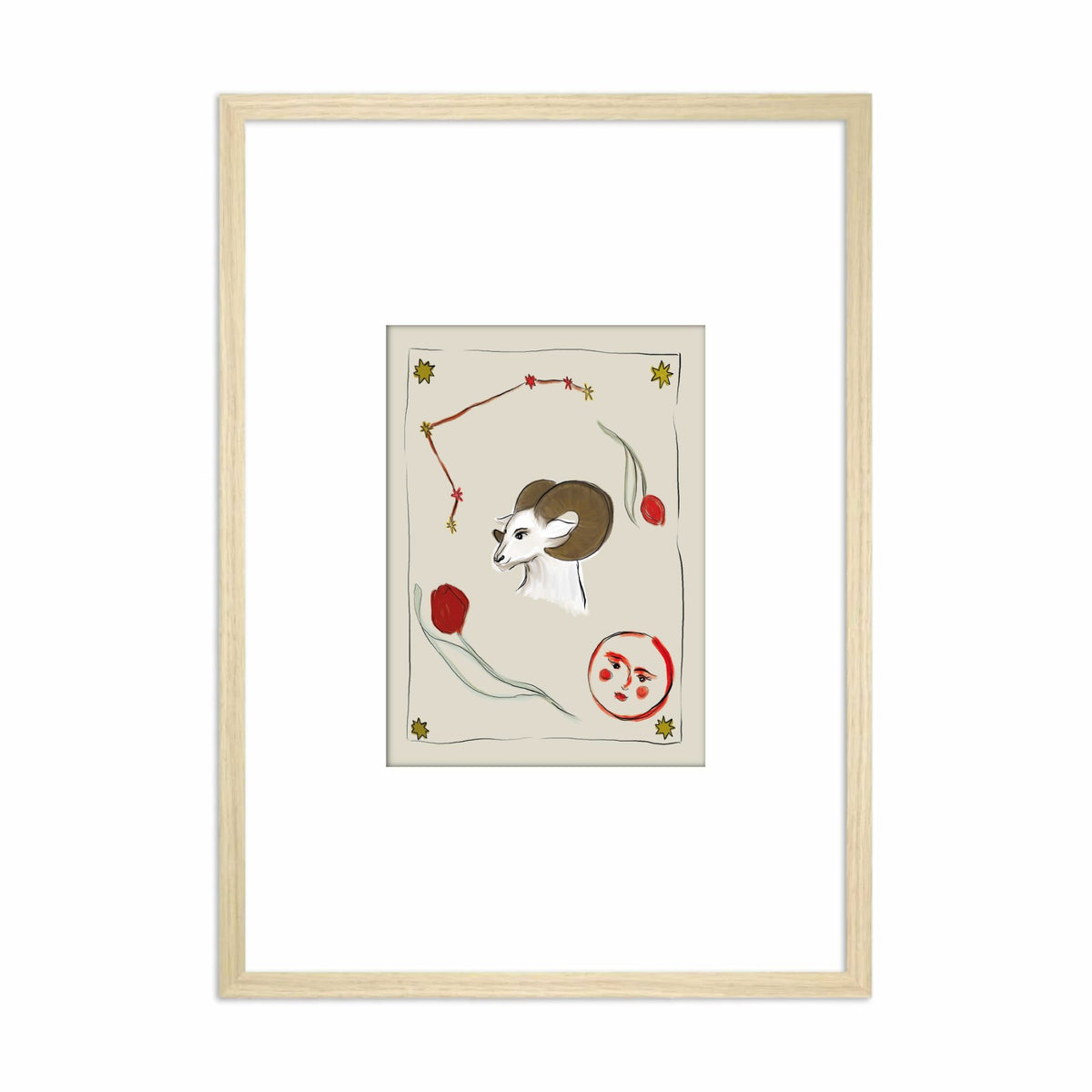 Ingelijste Hazel &amp; George Ram-poster met een ramskop, een rode maan en tulpen op een lichte achtergrond, in een lichte houten lijst