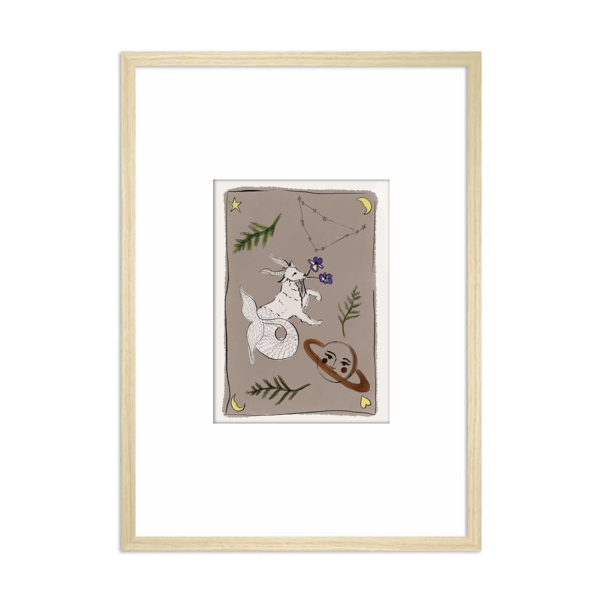 Ingelijste Hazel &amp; George Steenbok-poster met een steenbok, de planeet Saturnus en bloemen op een taupe achtergrond, in een lichte houten lijst
