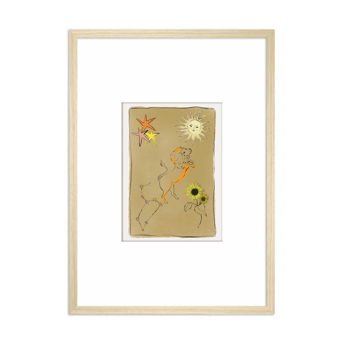 Ingelijste Hazel &amp; George Leeuw-poster aan de wand, met een leeuw, zon en sterren op een olijfgroene achtergrond, in een lichte houten lijst