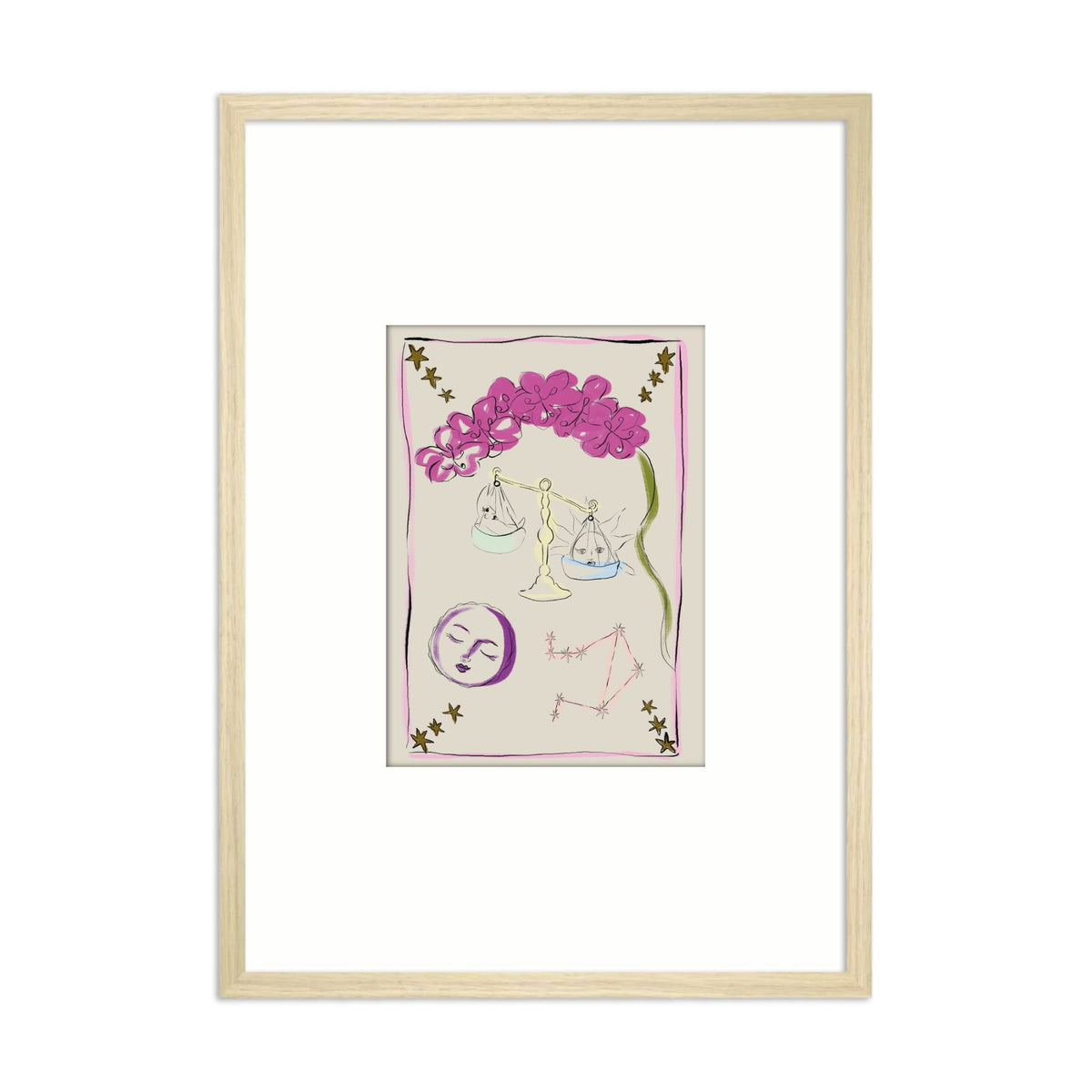 Ingelijste Hazel &amp; George Weegschaal-poster met een weegschaal, orchideeën, een maangezicht en sterren, op een lichte achtergrond met roze rand, in een lichte houten lijst