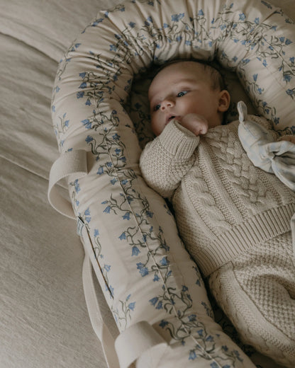 Babynest Bell Flower, organisch katoen | Draagbaar &amp; verstelbaar